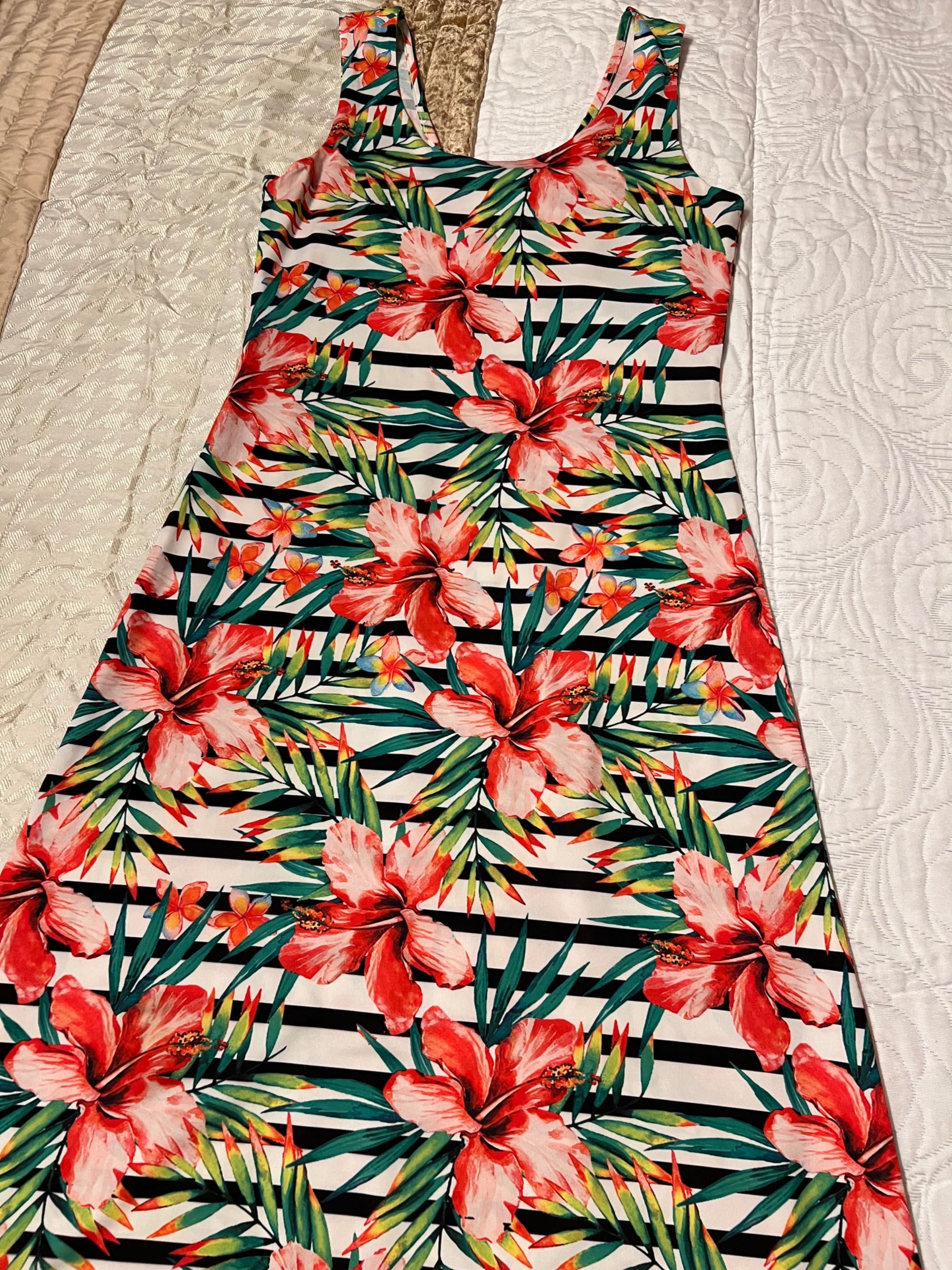 Vestido comprido justo, caveado, “Rialbanni”, tamanho L