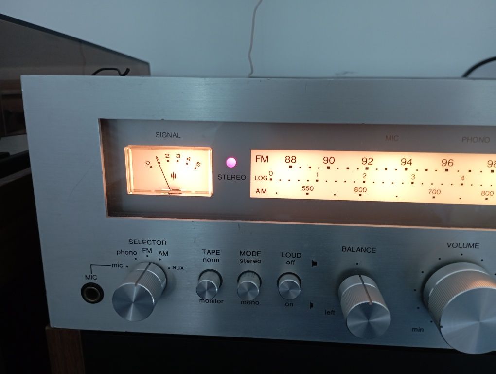 Scott R 327 amplituner