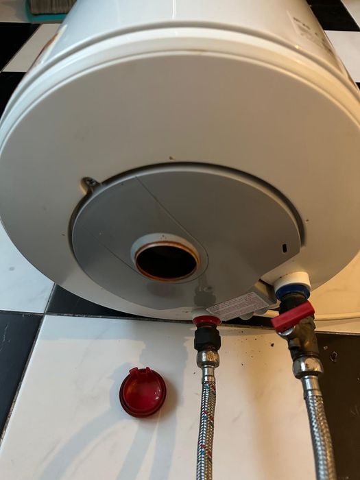 Termoacumulador Equation 50 l para peças ou reparação.