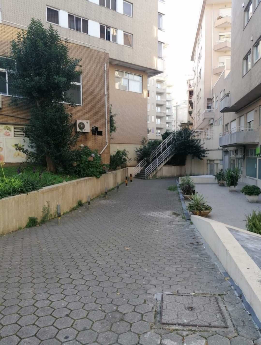 Arrenda-se BOX Lugar de Garagem Centro de Gaia Paço do Rei Arrecadação