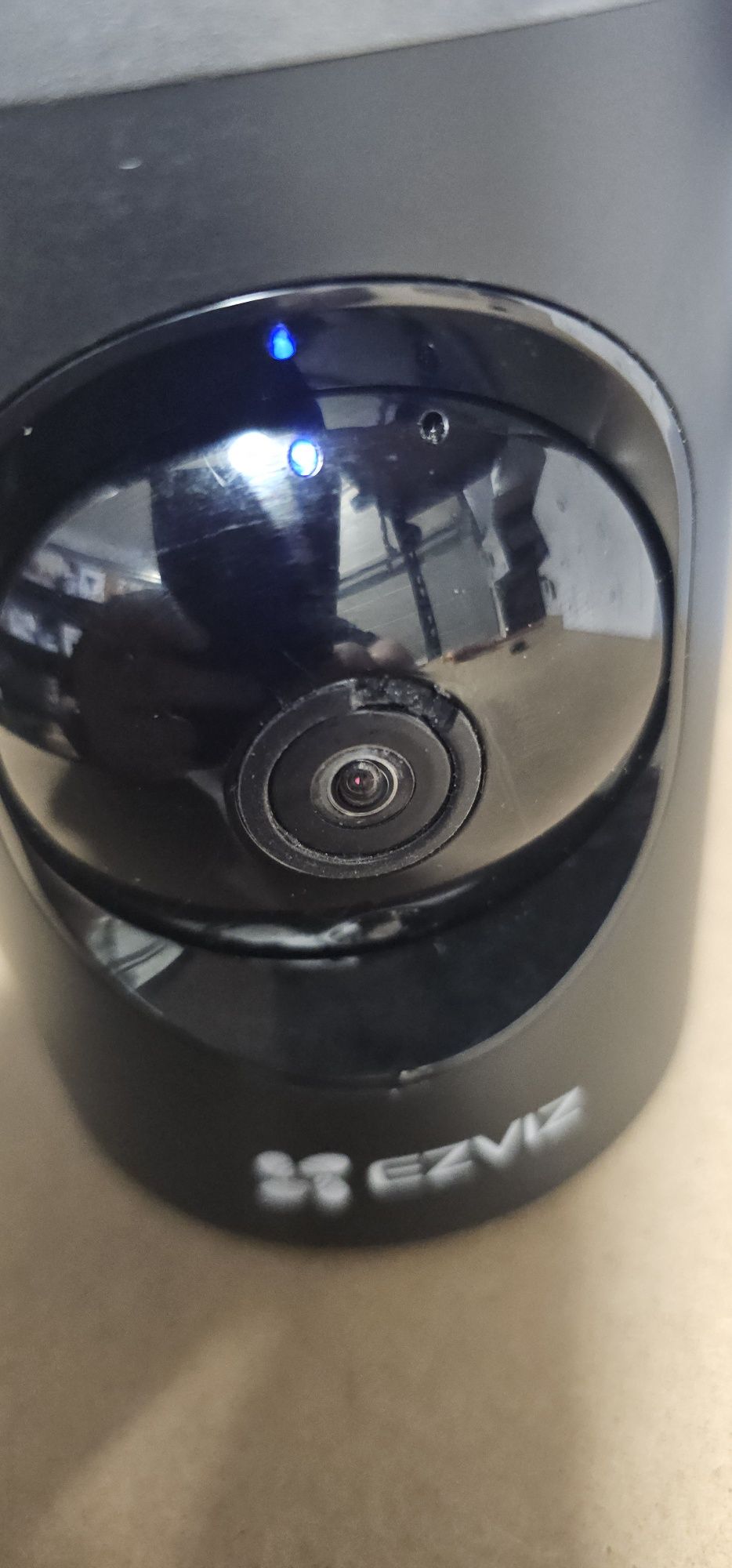 EZVIZ LC3 Inteligentna zewnętrzna kamera bezpieczeństwa z reflektorem