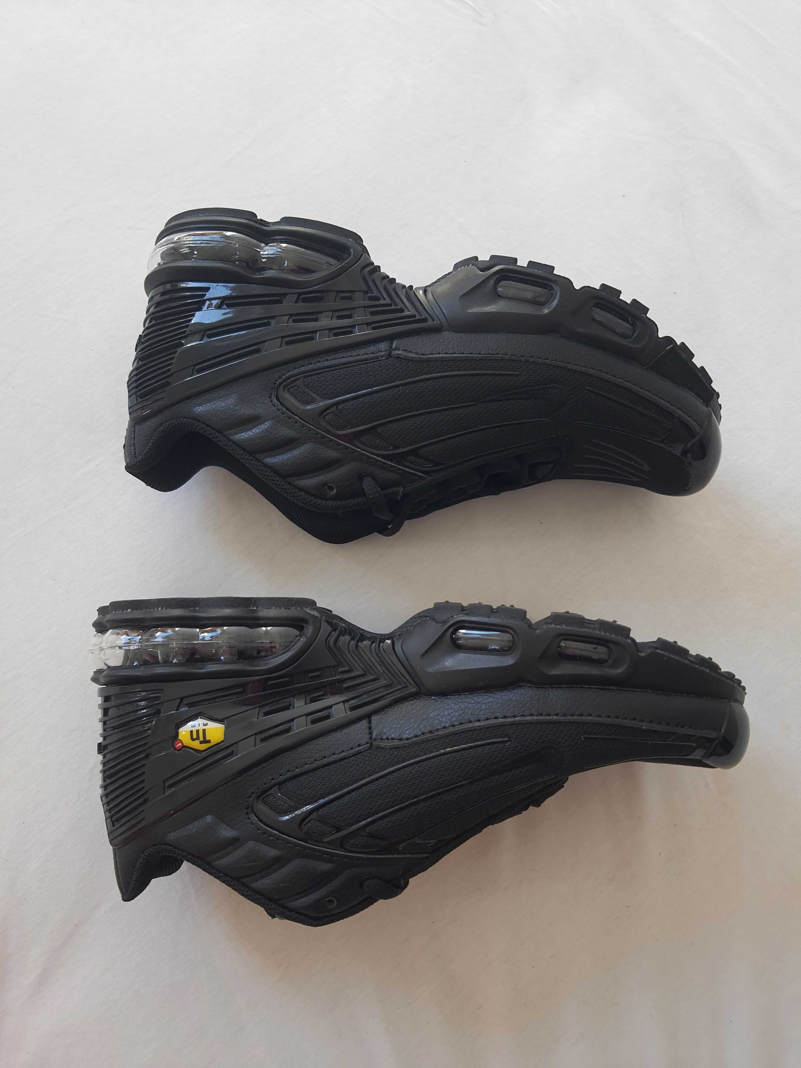 Buty NIKE Air Max Plus TN III - Czarne - Black & Wolf Grey