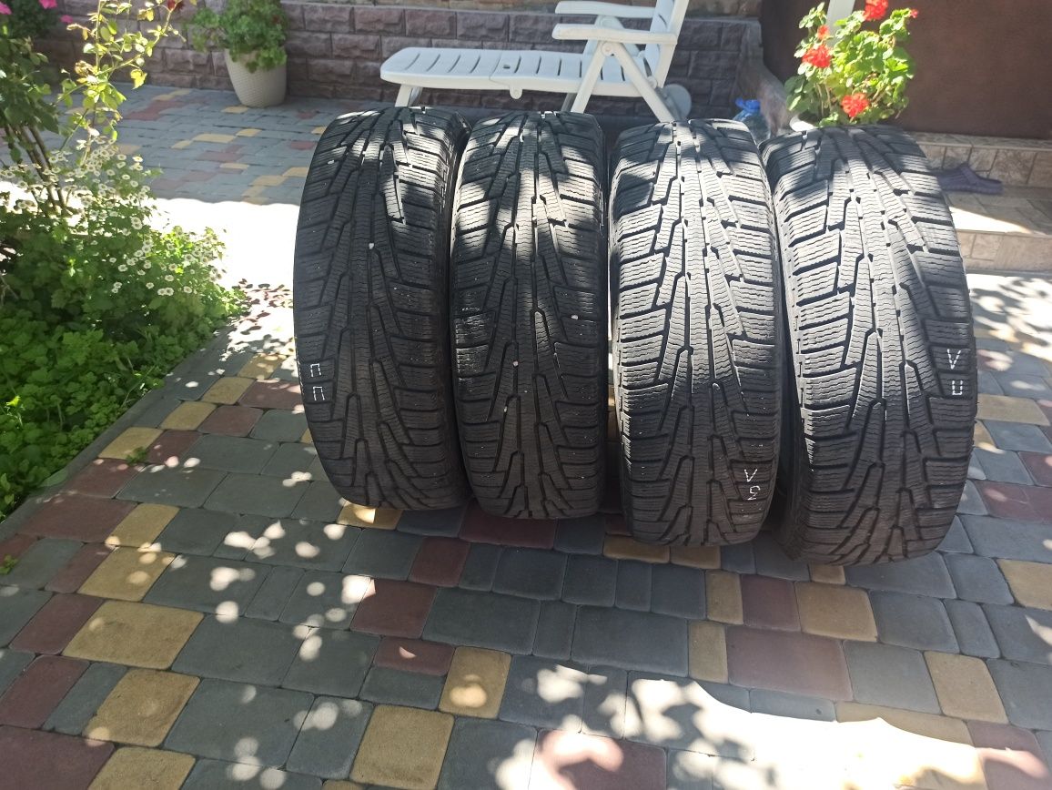 Продам ризину зимову NOKIAN NORDMAN RS2 SUV 225/60R18