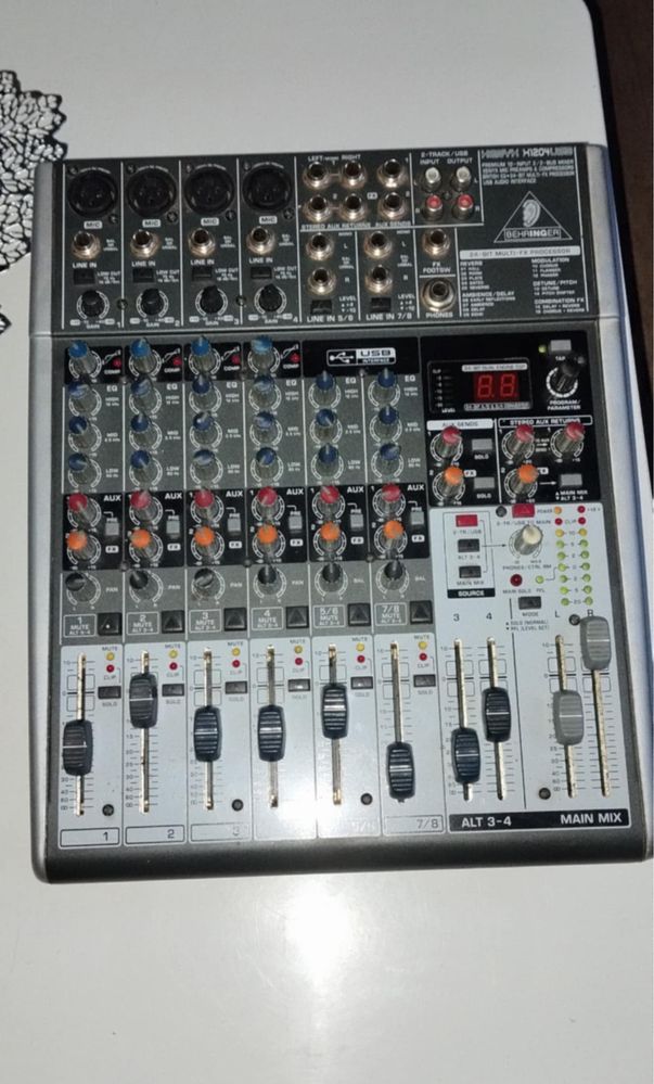 MIkser Audio xenyx X1204USB BEHRINGER