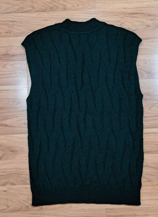 Жилетка вязаная зелёная ручная работа