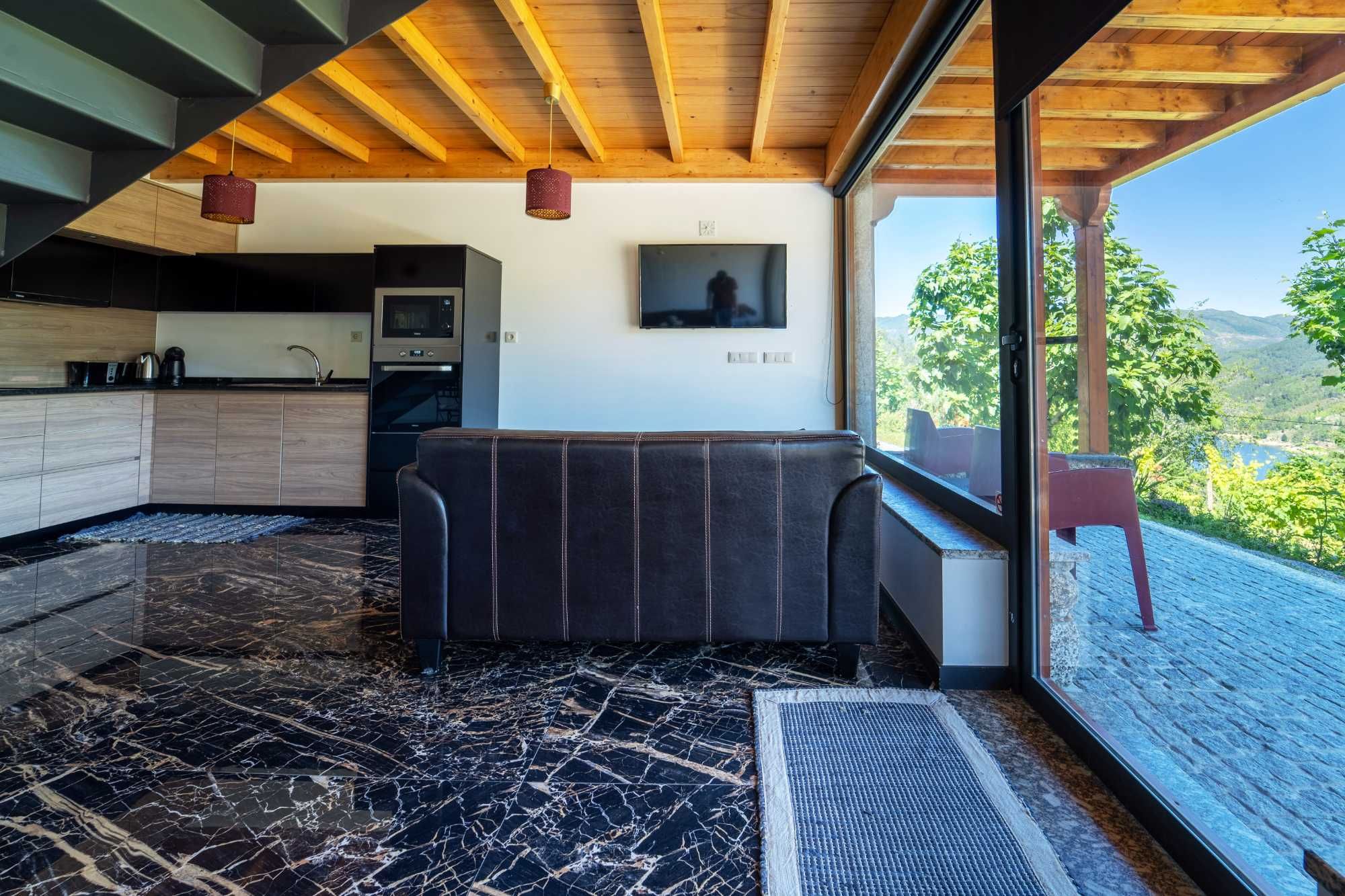 Cantinho da pedra Gerês,casa  piscina em armonia com a Natureza