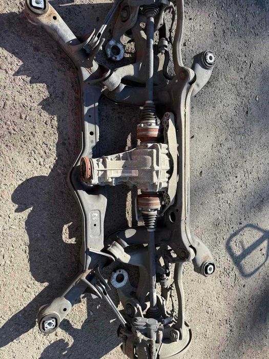 Балка задня задняя на Audi Q5 q5 Ауди Кью 5 Кю 2008-2017