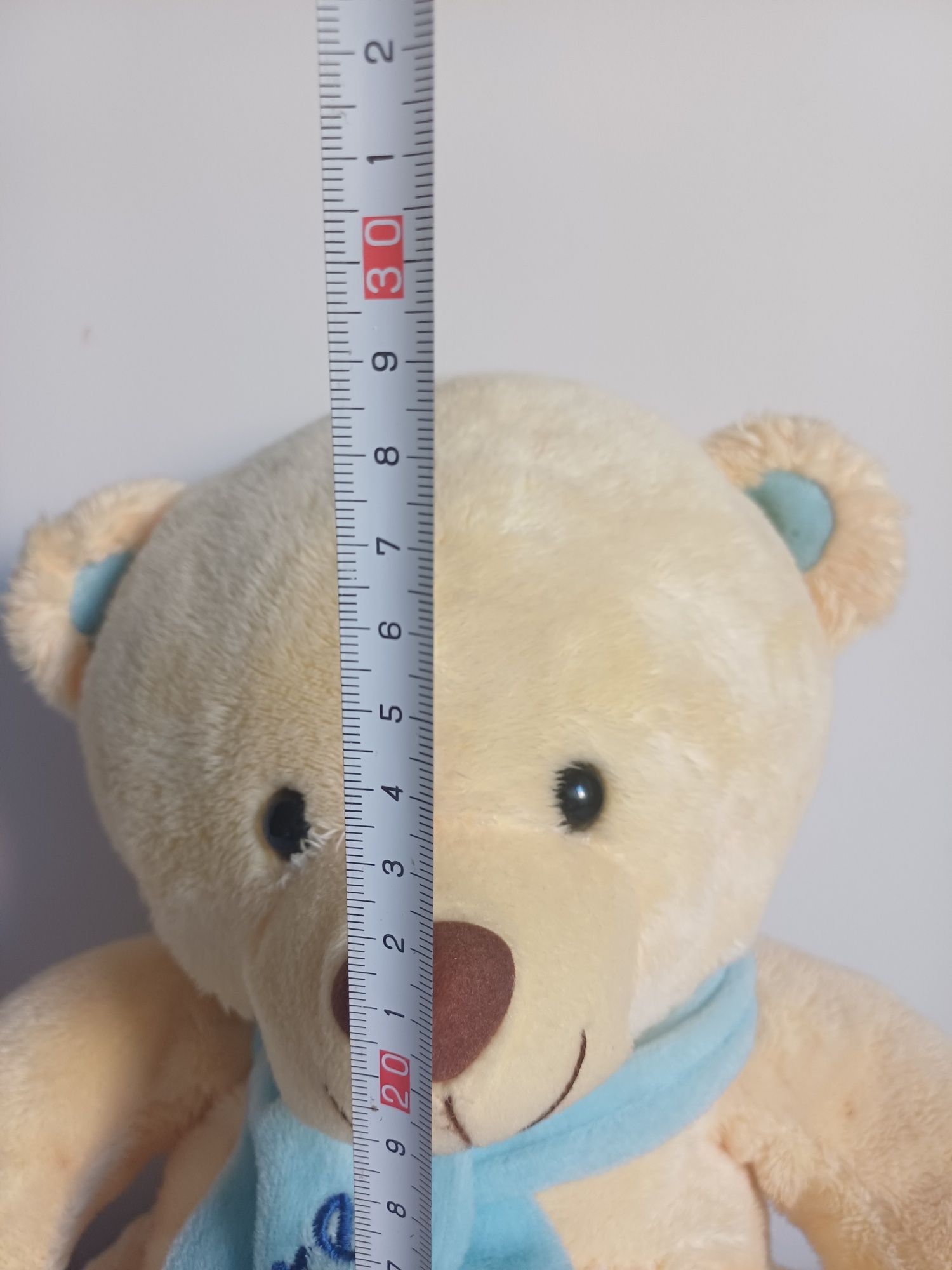 Urso de peluche com cachecol
