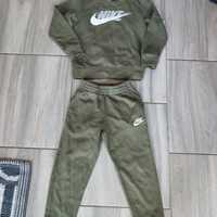 Dres Nike 5- 6 lat