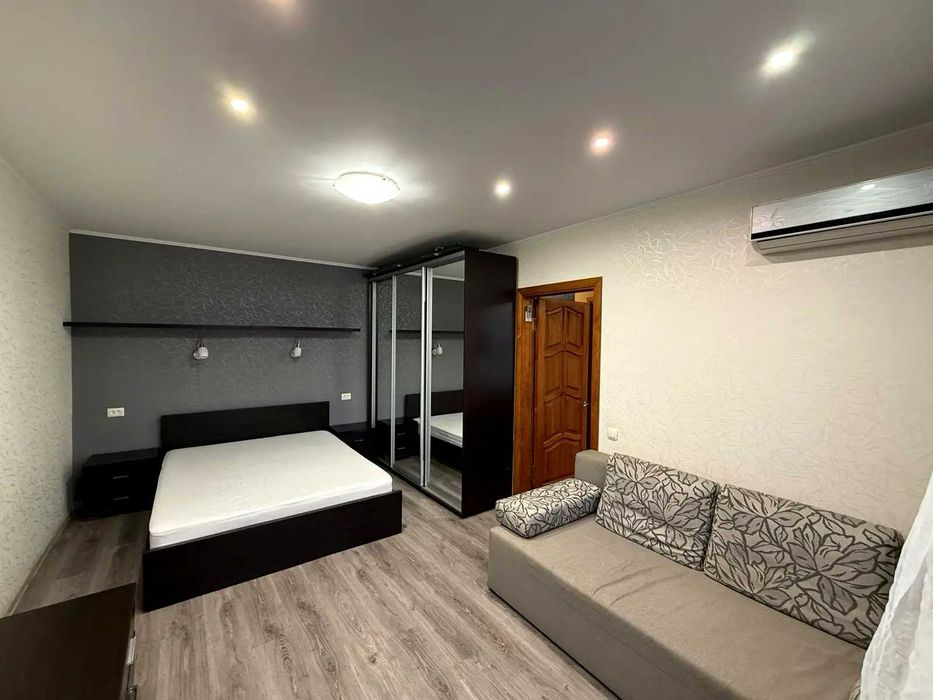 Здається в оренду 1 кімнатна квартира біля метро Героїв Дніпра