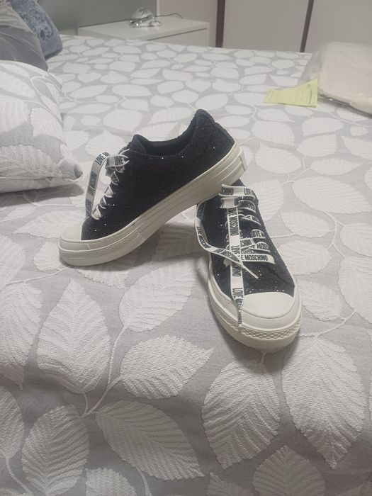 Vendo sapatilhas mochino tamanho 38