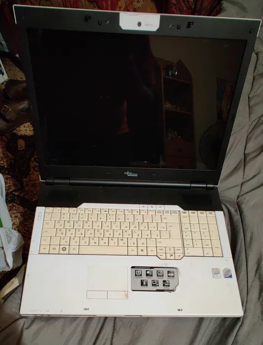 Продам большой ноутбук 17 дюймов fujitsu siemens