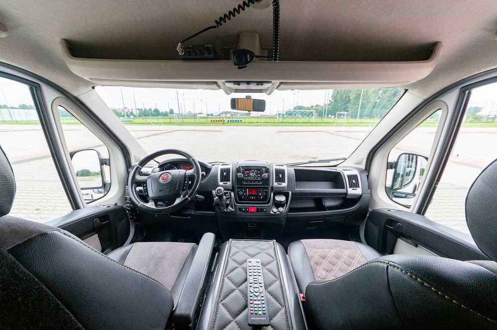 Wypożyczalnia wynajem duży bus VIP 9-cio osobowy TV lodówka łóżko LED
