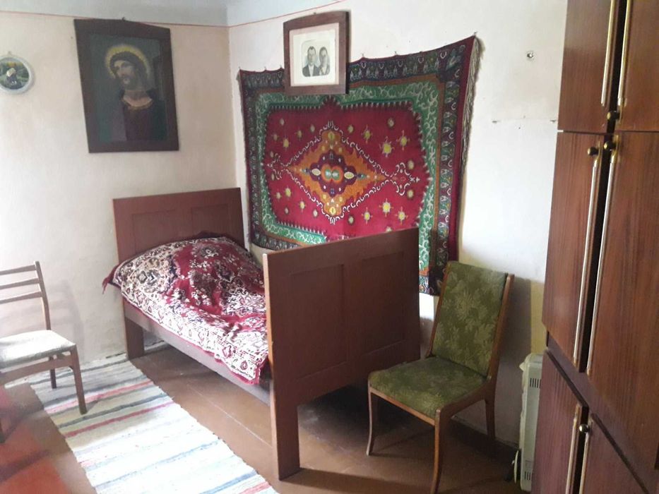 Продам житловий будинок з 30 сотих землі під ним