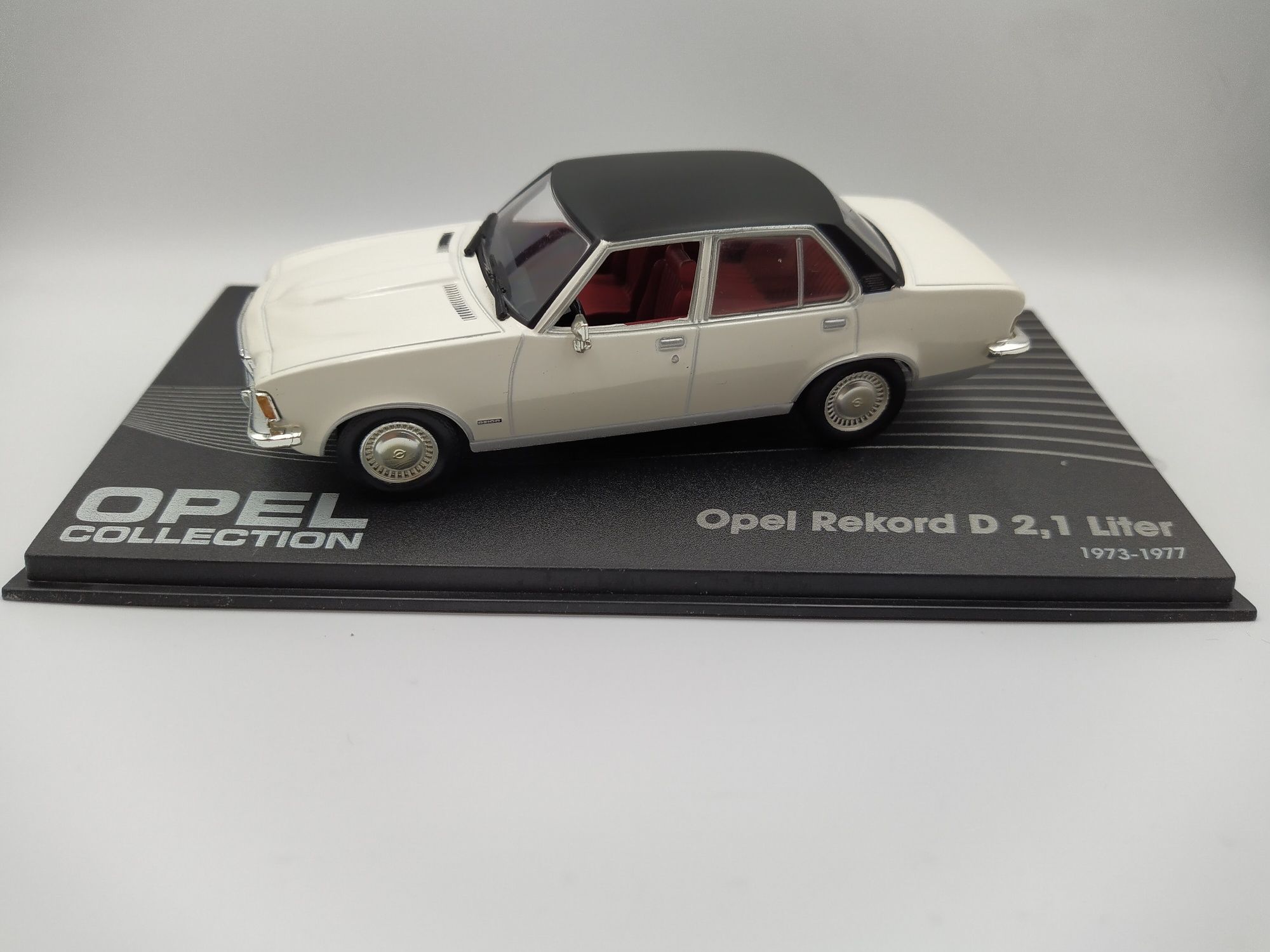 Opel Rekord D 2.1 liter Skala 1:43 Opel collection Eaglemoss Altaya