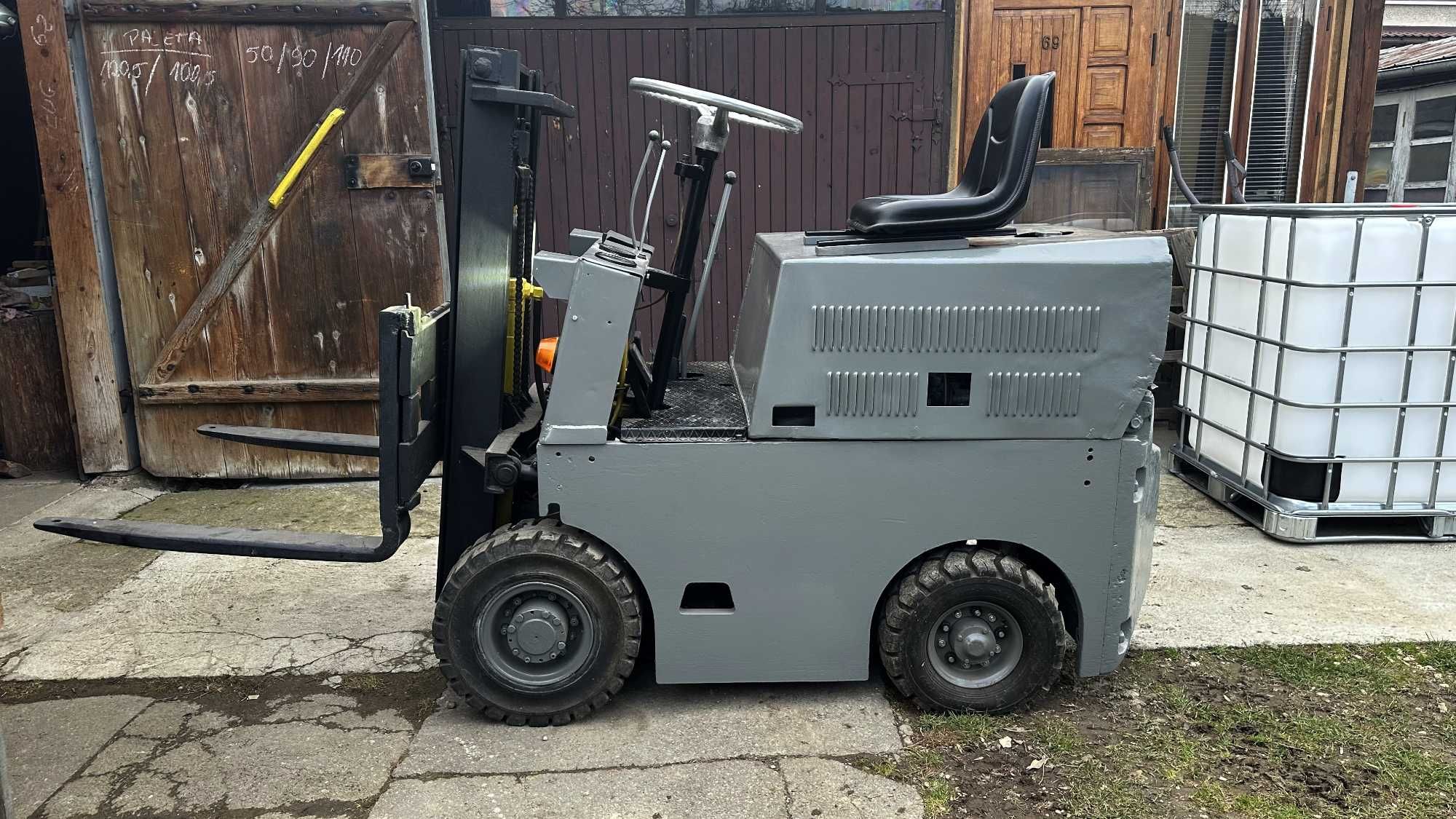 Wózek widłowy widlak RAK Suchedniów silnik URSUS C330