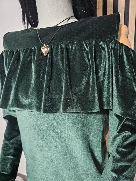 Bluzka zielona aksamit falbany Old Money IT Girl odkryte ramiona uni