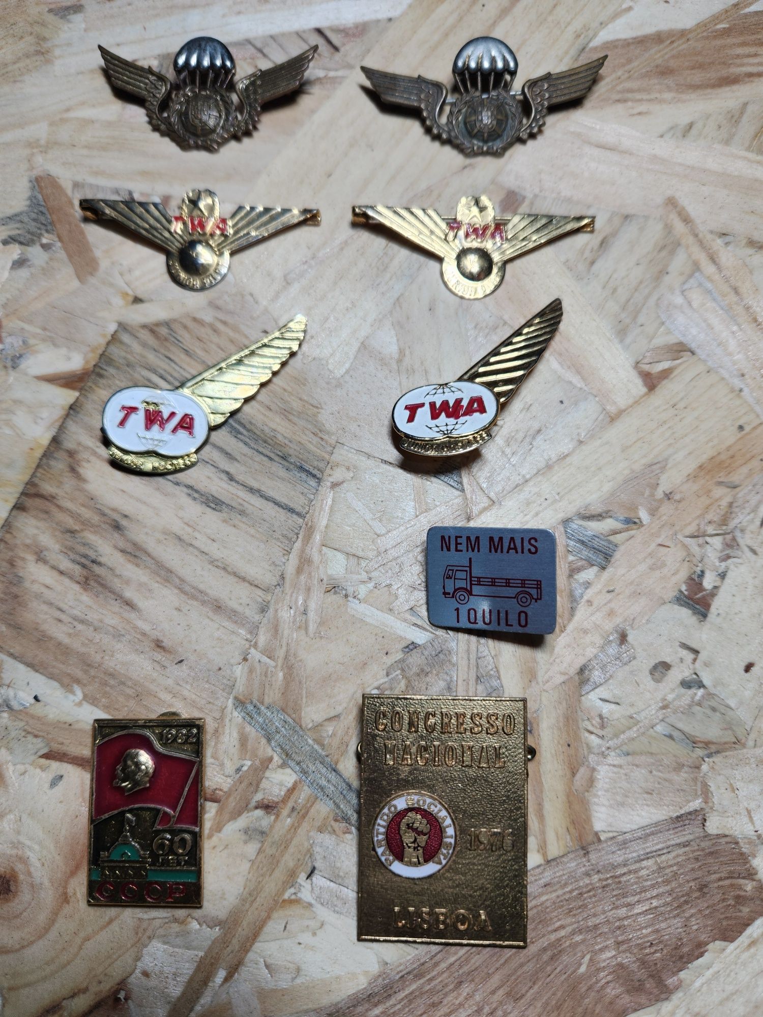 Vendo pins de colecção