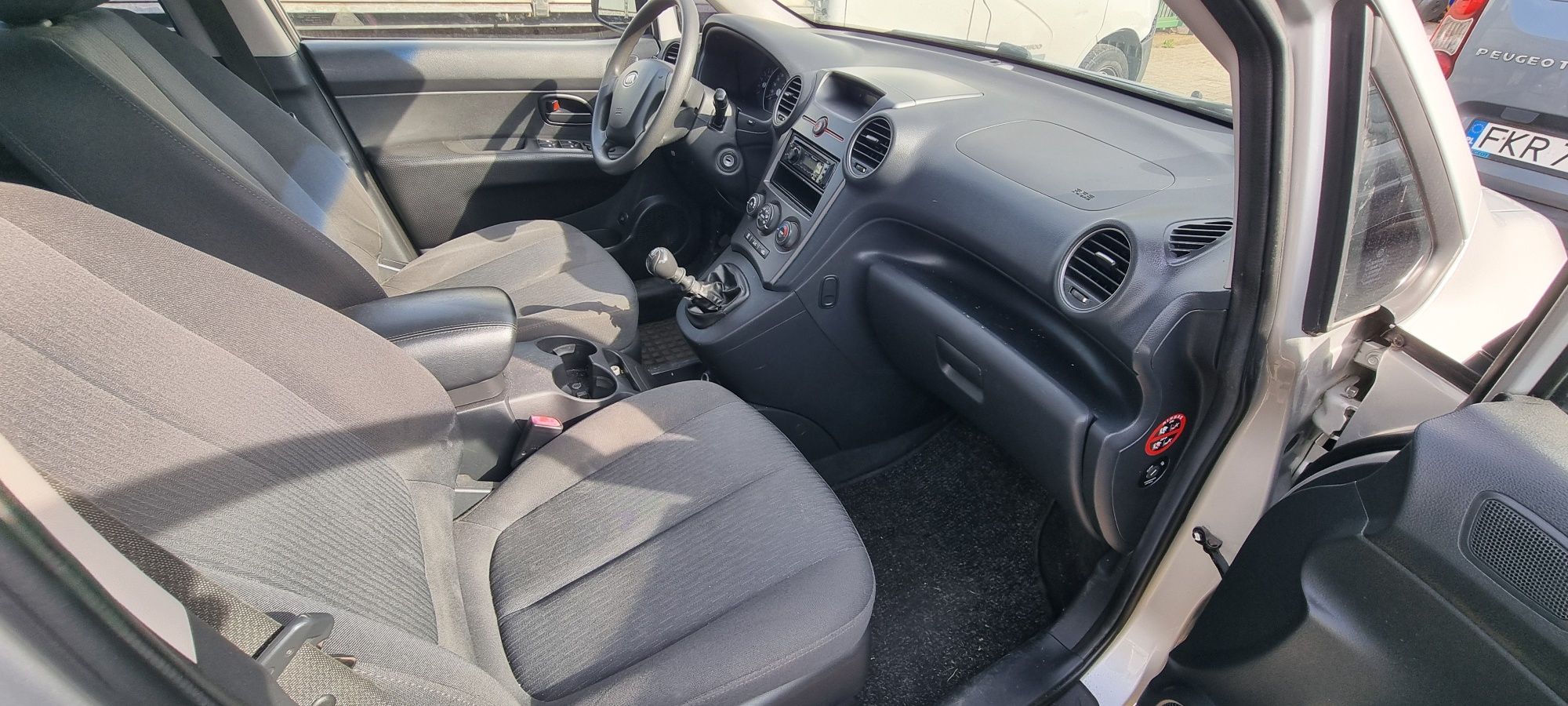 Kia carens 2,0d uszkodzony silnik