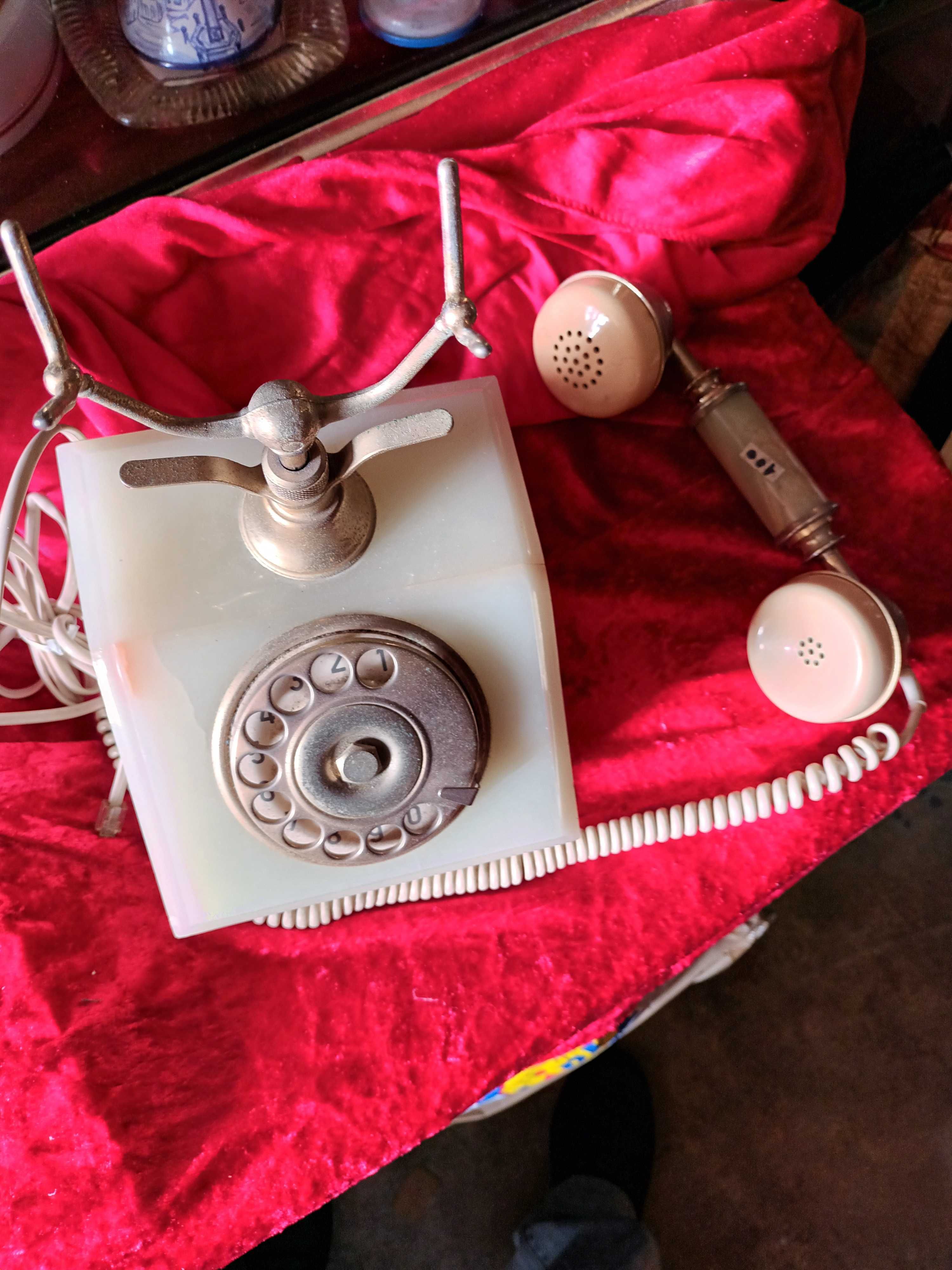 Telefone antigo em alabastro excelente para decoração