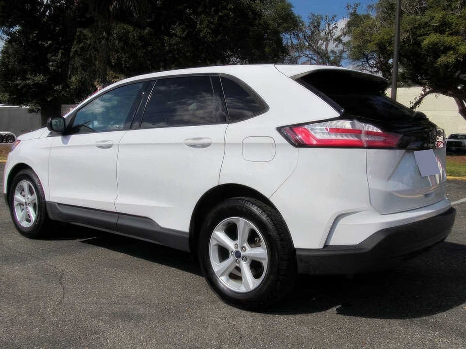 Ford Edge SE      2021