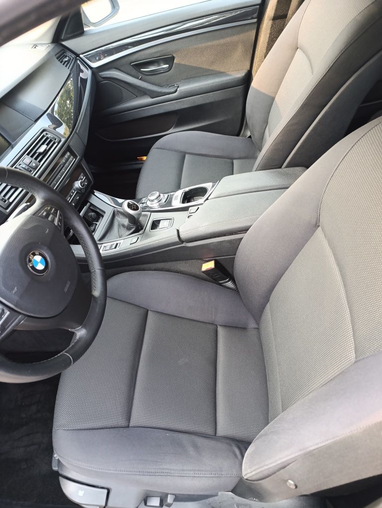 BMW 520D F11 manual