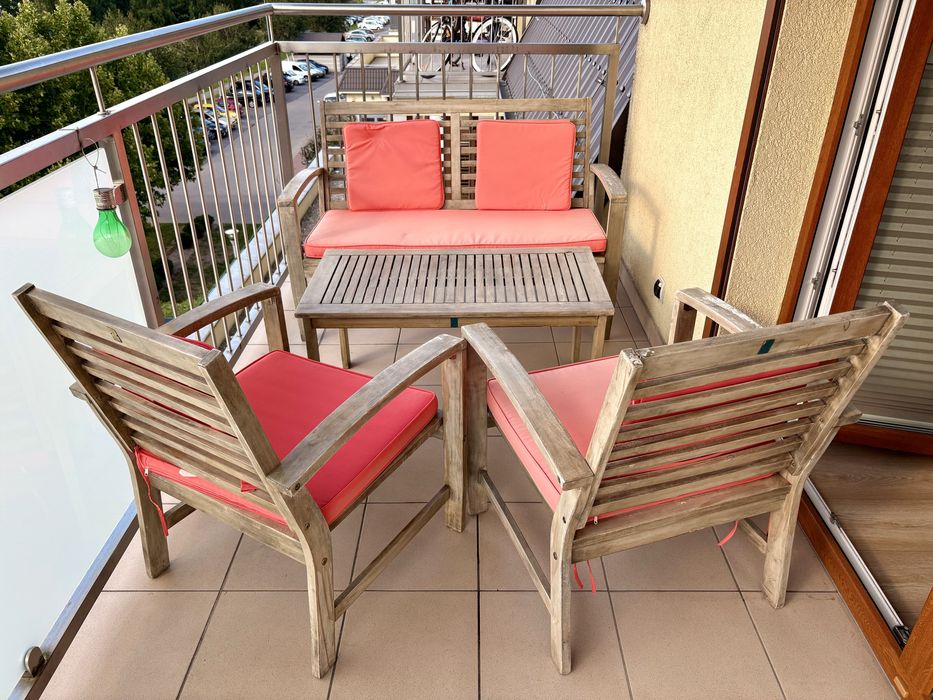 Zestaw drewnianych mebli ogrodowych