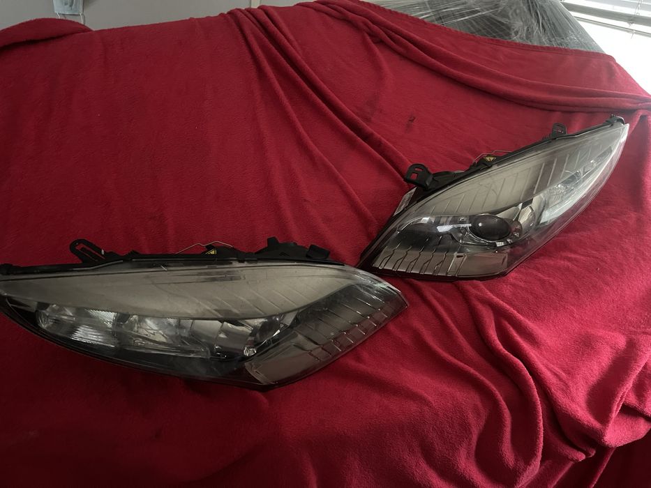 Farois bi-xenom direcionais