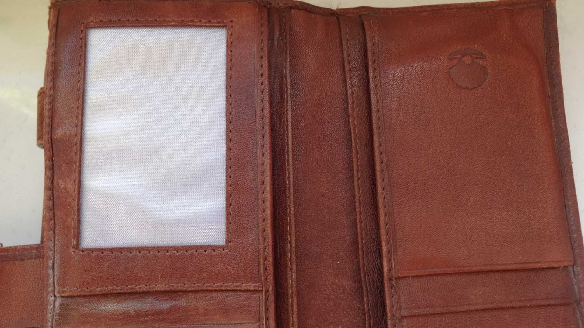 Ładny skórzany portfel.