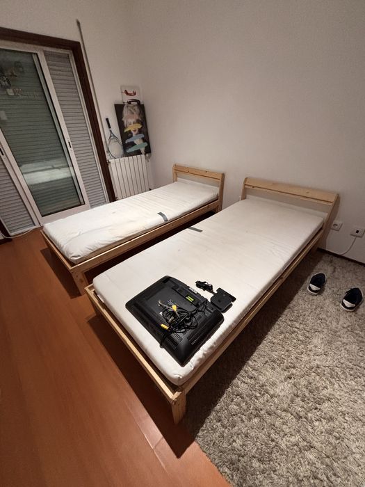 Vendo 2 camas de casal e 2 solteiro