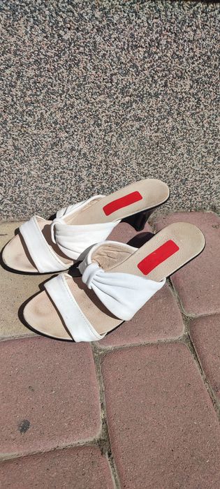 Шкіряні жіночі шльопанці