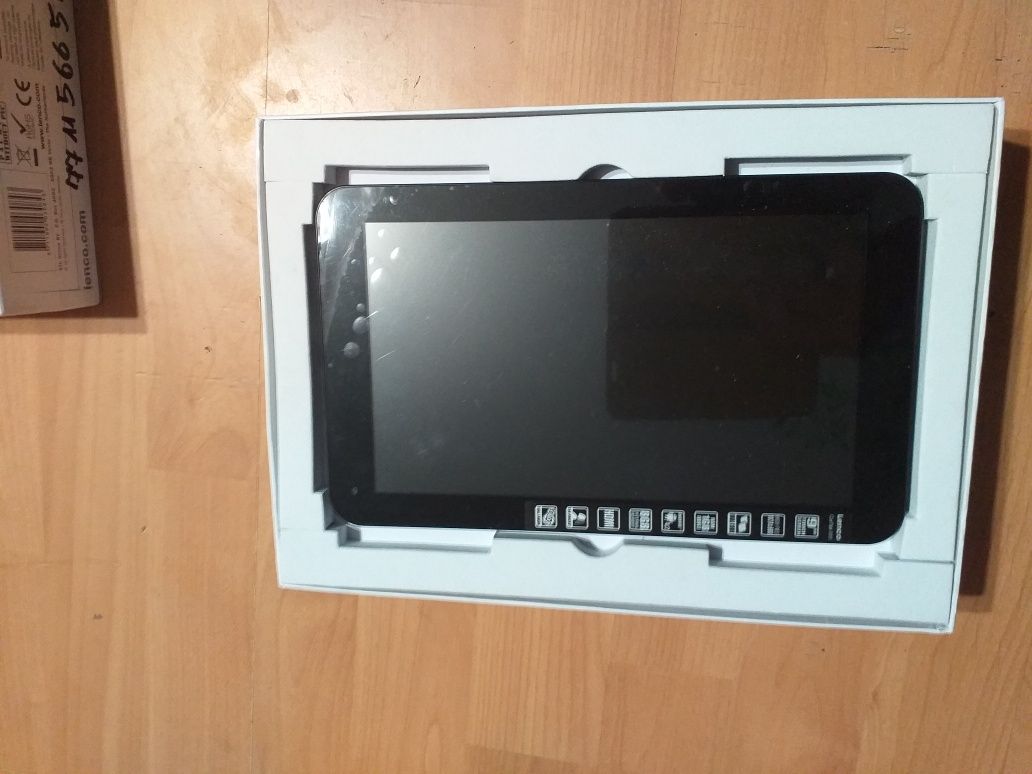 Tablet LENCO 9"   with car kit