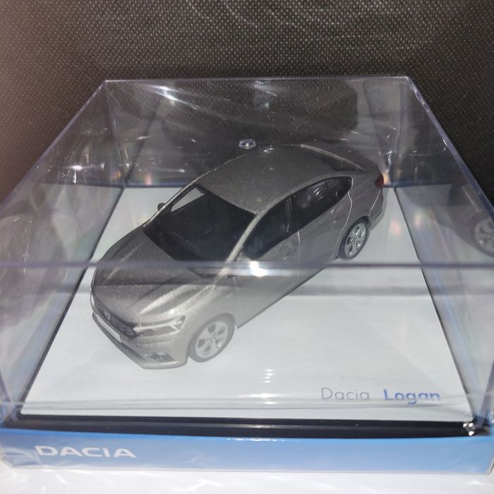 Carro miniatura Dacia