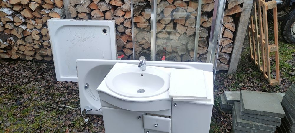 Oddam za darmo: wannę,prysznic, szafkę z umywalką