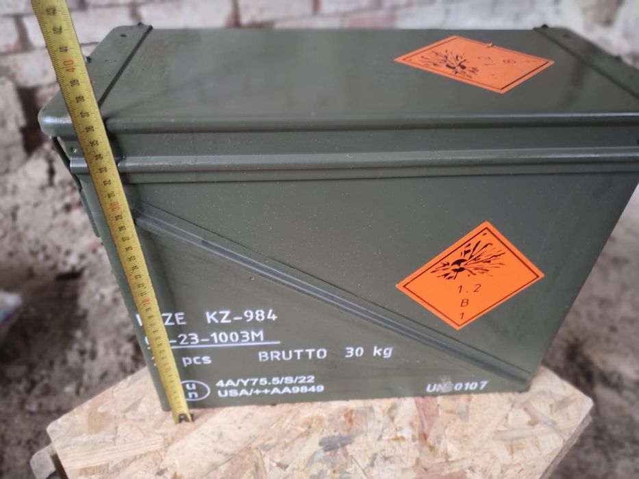 Герметичні металеві та дерев'яні ящики