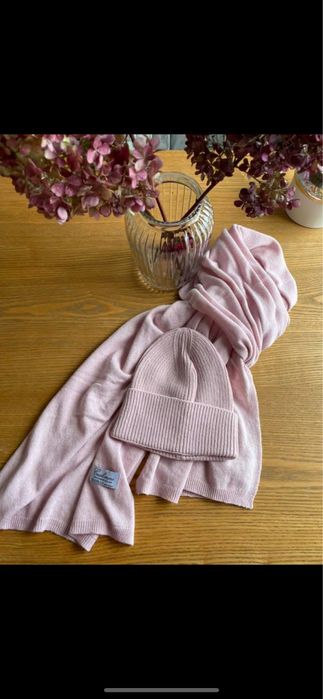 Pudrowy roz komplat cashmere. Czapka i szal