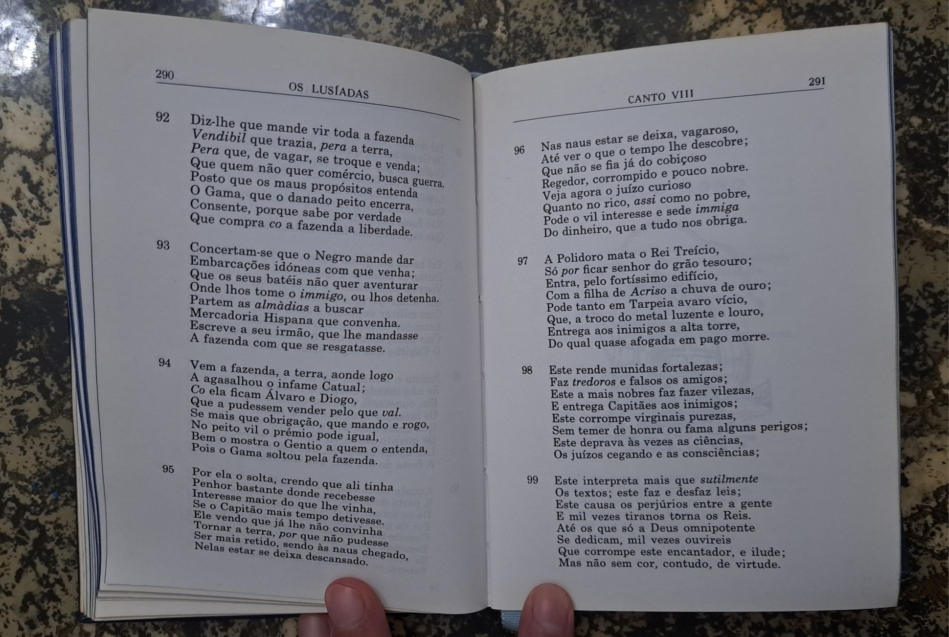 Livro "Os Lusíadas" de Luís de Camões - Porto Editora
