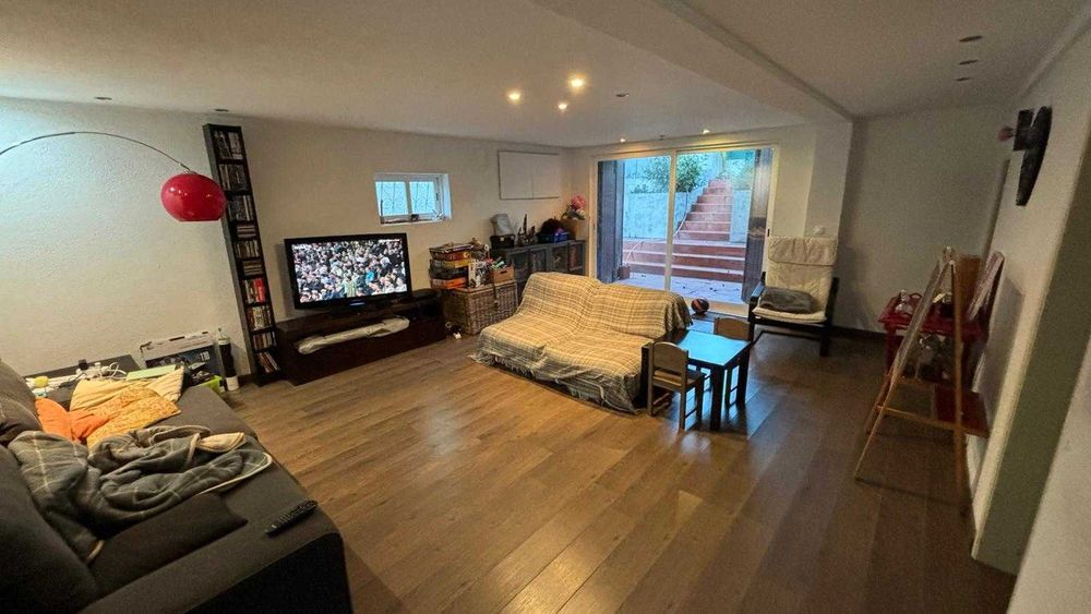 Moradia isolada T5 Charneca Caparica c exc. áreas