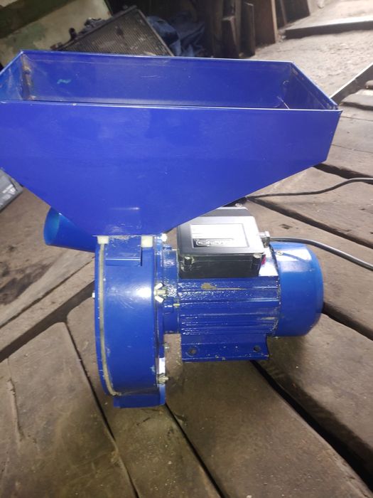 Измельчитель зерна.