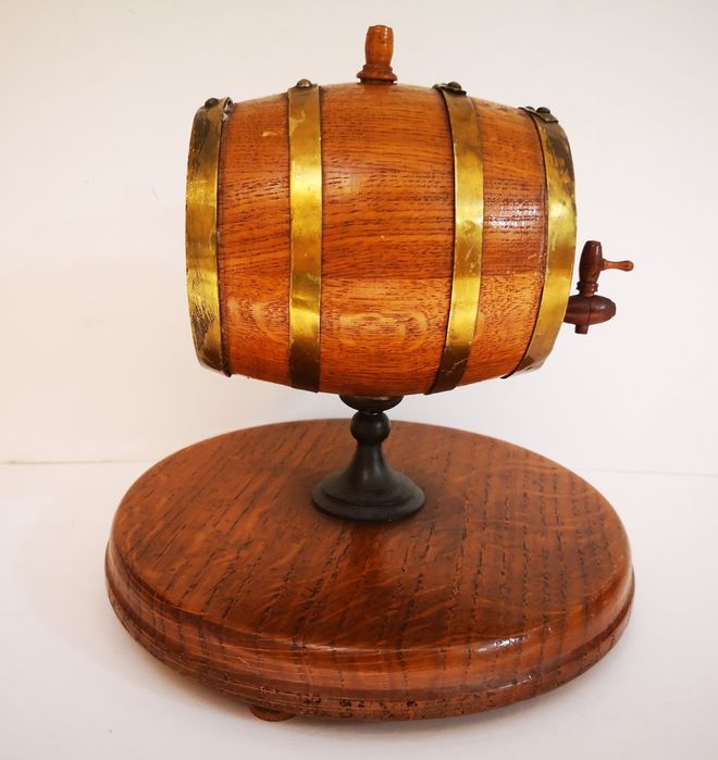 Drewniana beczka ozdobna