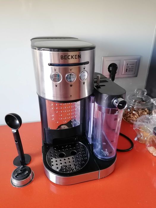Máquina de café, galão e capuccino marca Becken
