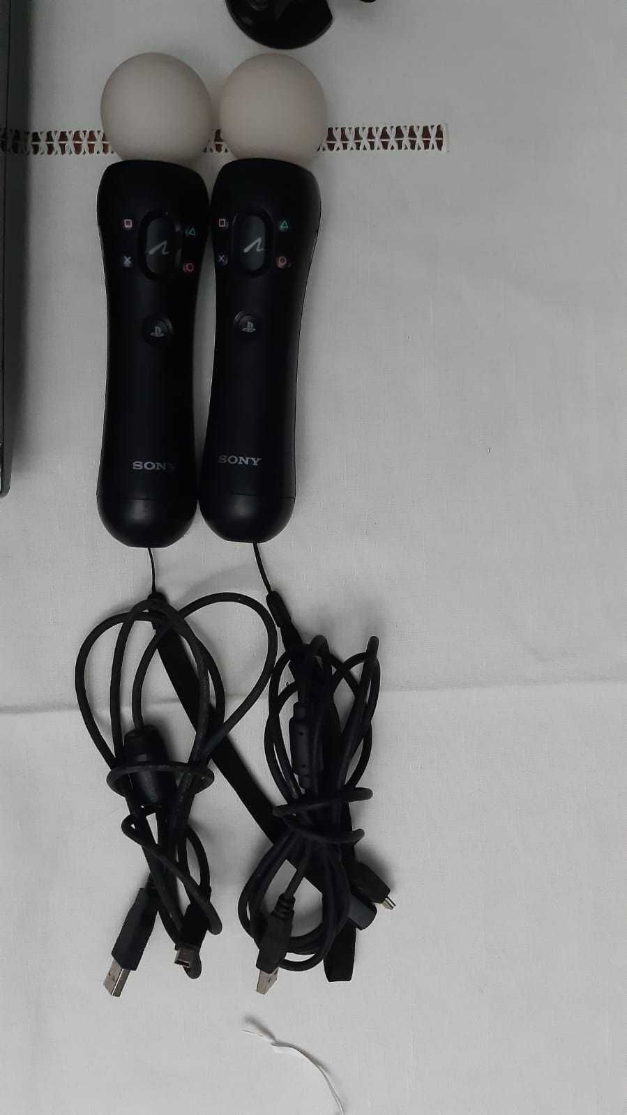 PS3 com comandos e jogos