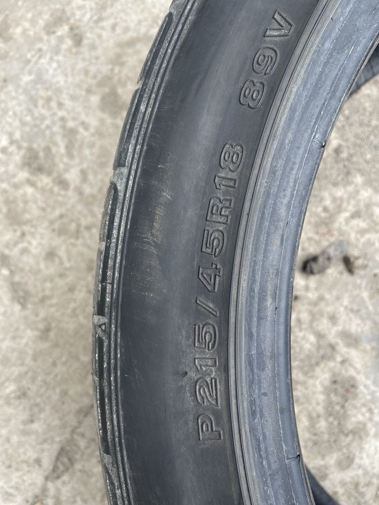 Продам комплект шин Dunlop 215/45R18 лето.