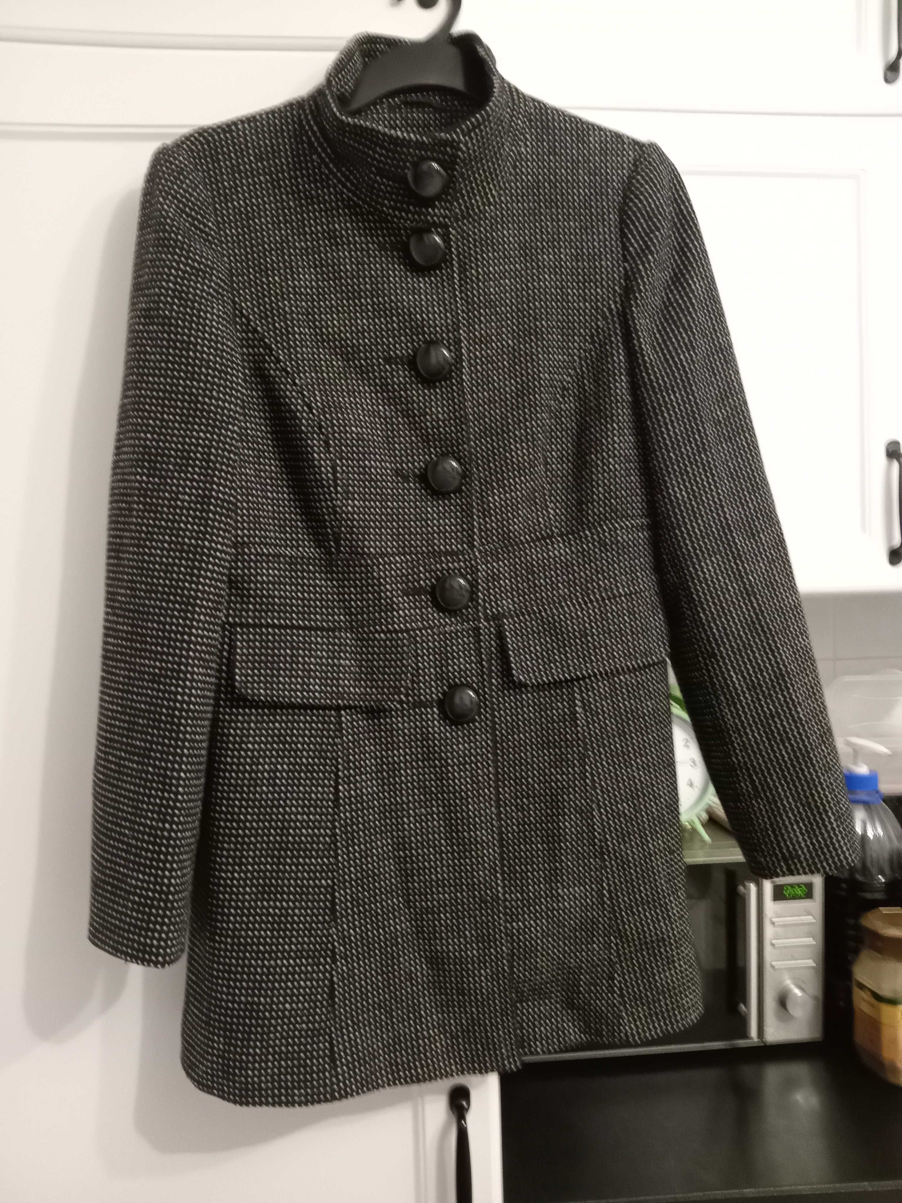 Płaszcz zimowy dla kobiet rozmiar 40.Kolor czarno biały, elegancki.