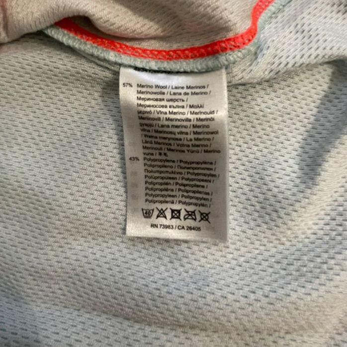 Blusa de lã merina com meio fecho