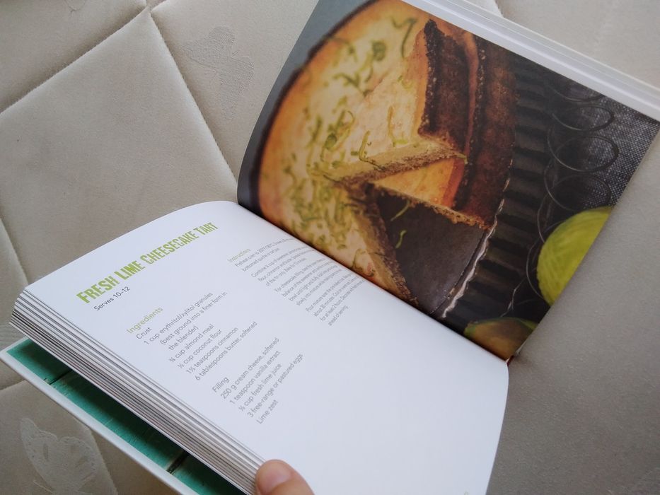 Hardcover The Banting Baker low carb high fat treats Catherine Speedie