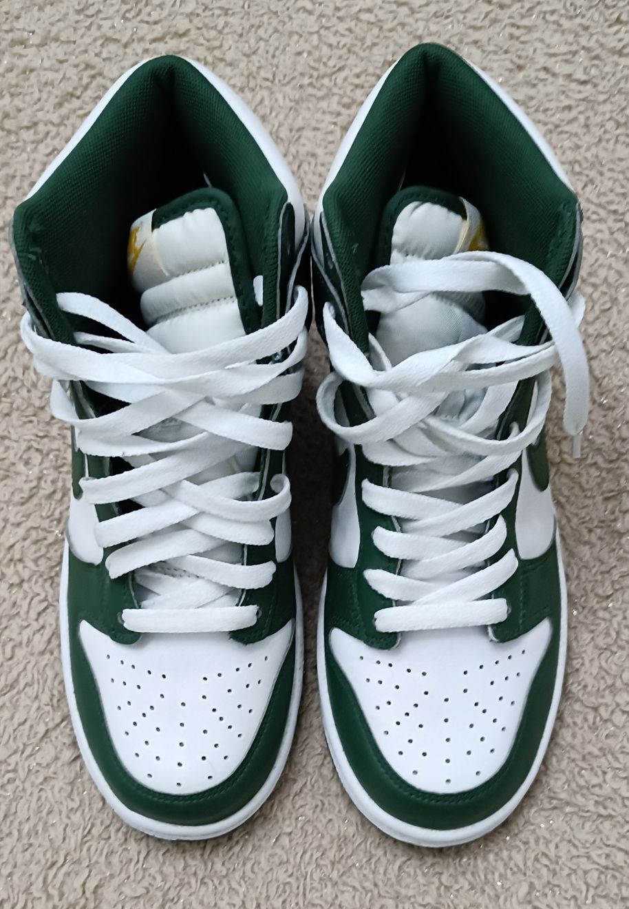 Nike Dunk High como novos