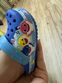 Крутезні  crocs baby shark