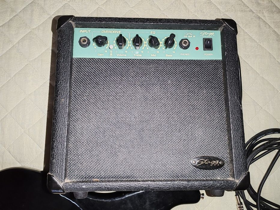 Guitarra elétrica Stagg+ amplificador