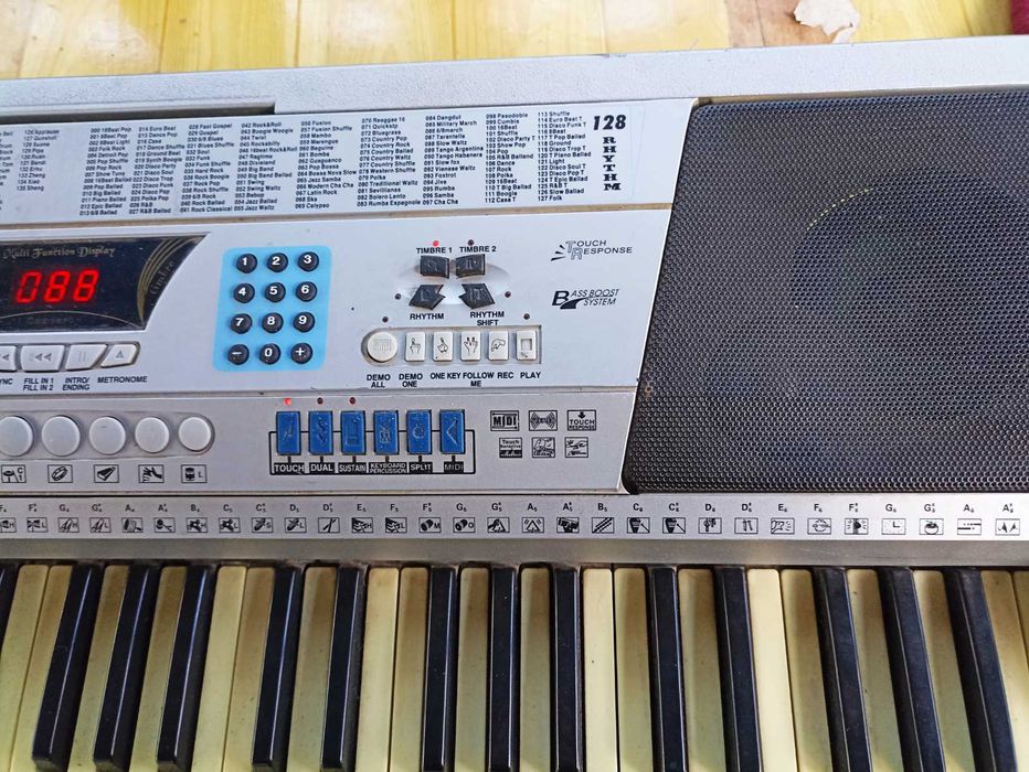 Продам синтезатор BRAVIS 920 (пошкоджений)